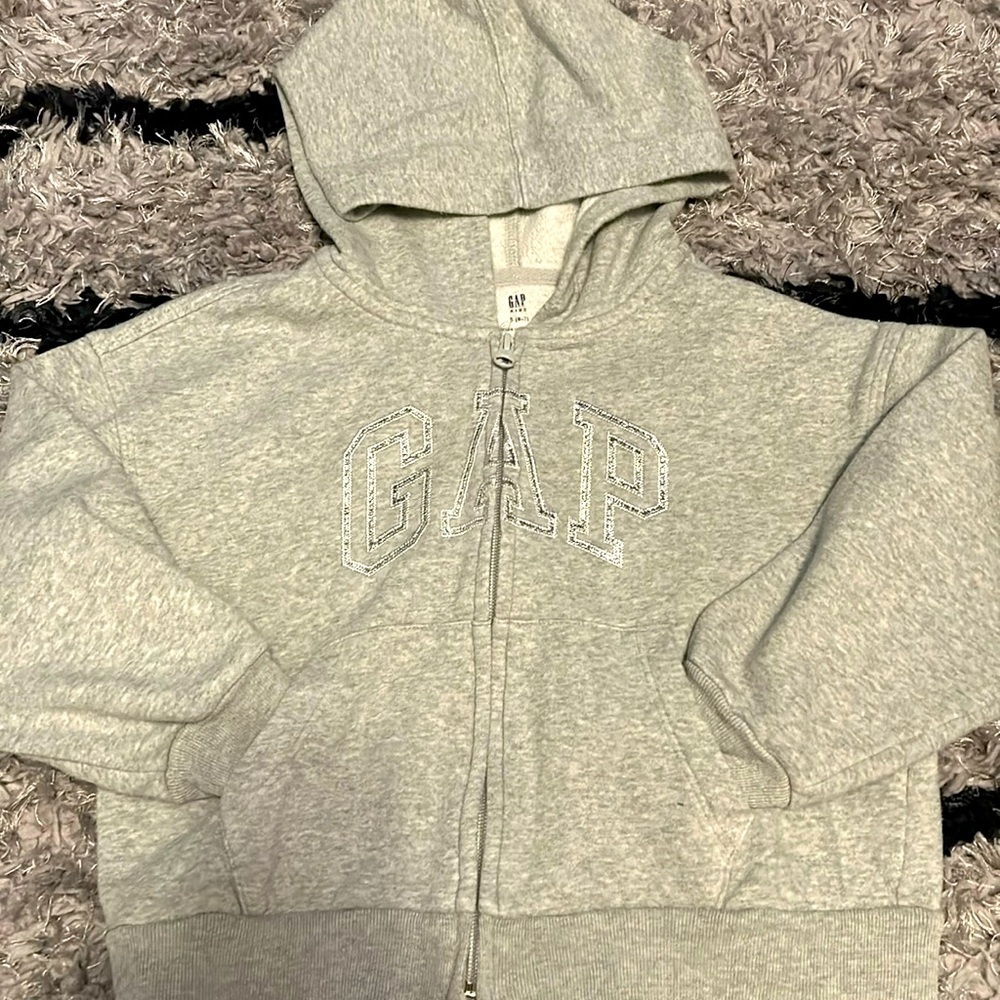 Kids GAP S (6-7) gray zip up hoodie with silver logo